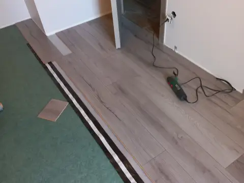 Pose de parquet à Kunheim