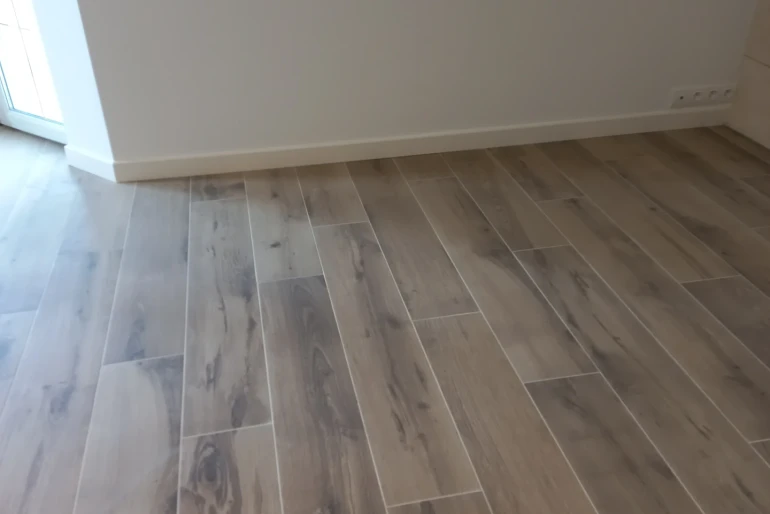 Installation de parquet stratifié Cernay