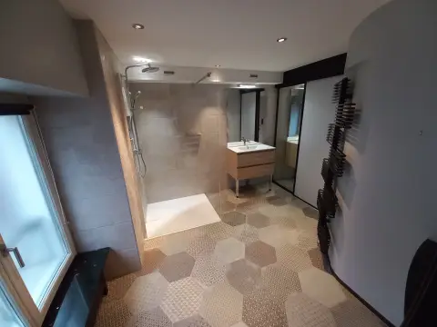 Pose de carrelage sur mesure salle de bain Mulhouse