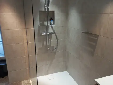 Pose de carrelage sur mesure salle de bain Mulhouse