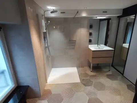 Pose de carrelage sur mesure salle de bain Mulhouse