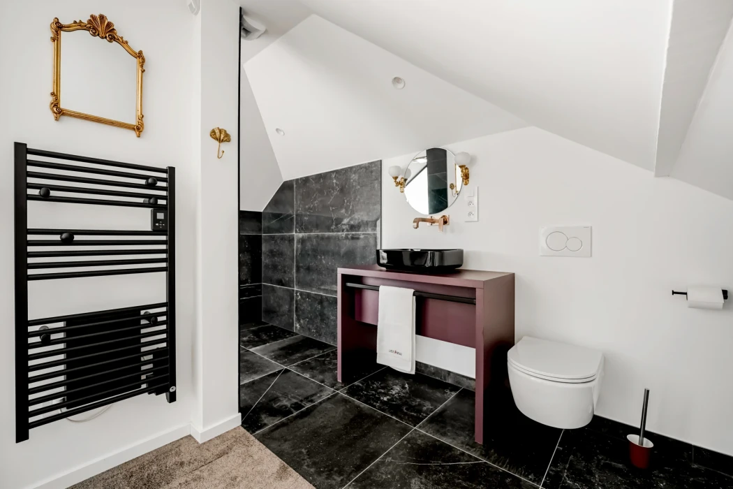 Création salle de bain sur mesure sous combles à Uffheim