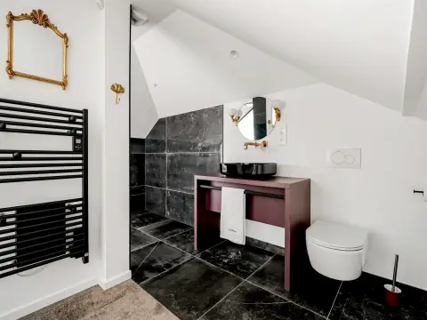 Création salle de bain sur mesure sous combles à Uffheim